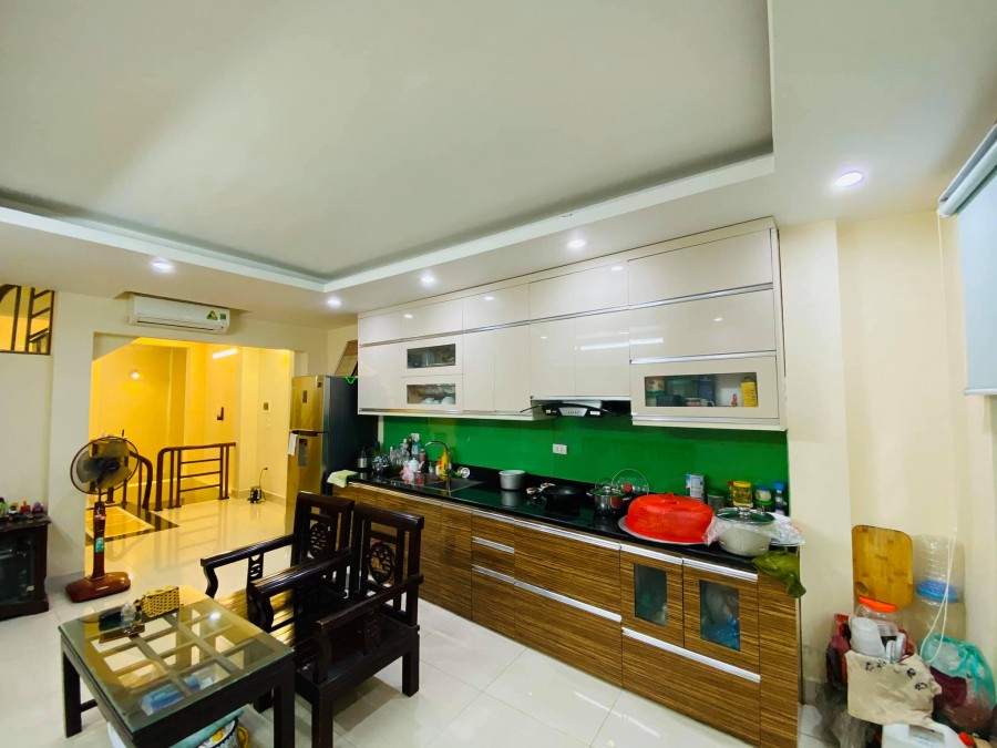 Bán gấp nhà mặt phố siêu đẹp Cầu Giấy – S siêu rộng=50m x 6 tầng giá nhỉnh 5 tỷ - Chủ cực dễ tính sẵn sàng thương lượng