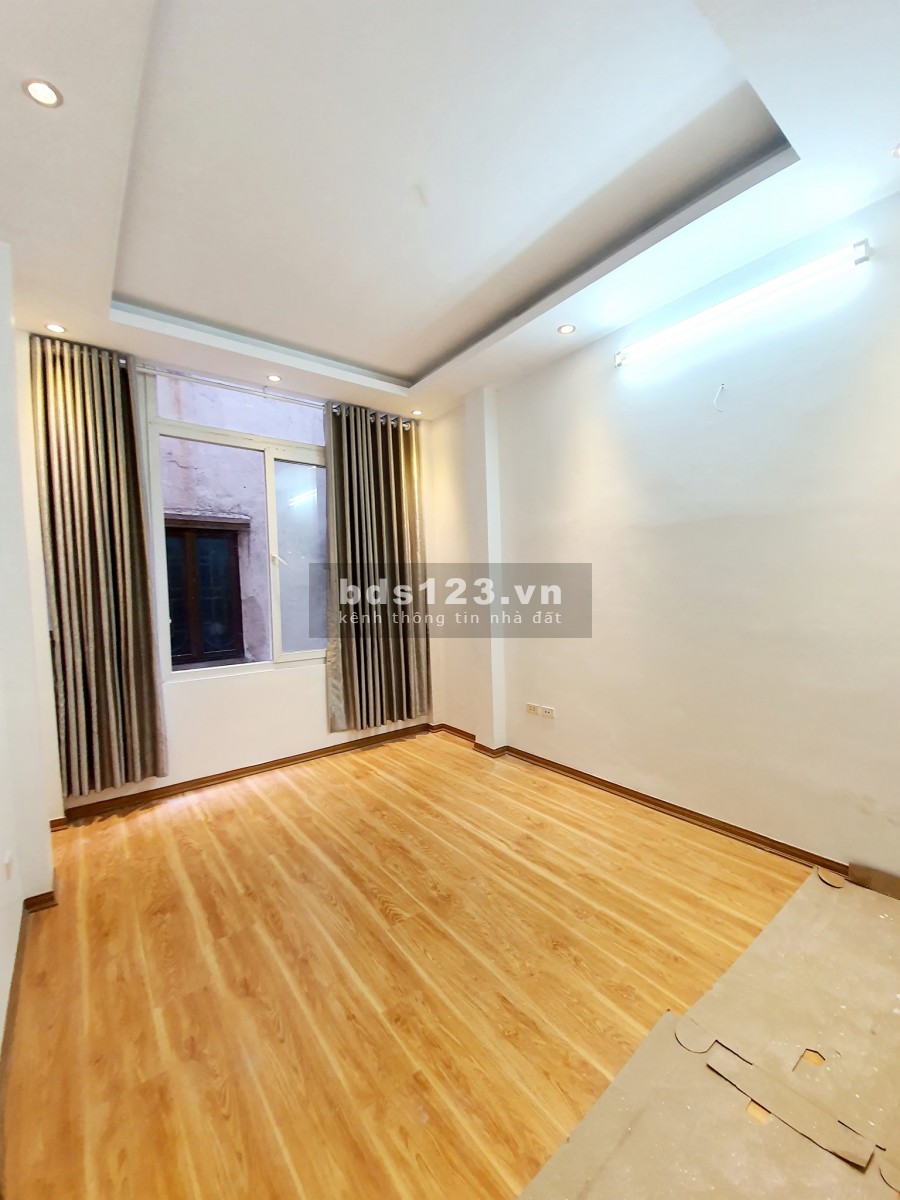 Bán nhà Giải Phóng 38m2, 4 tầng giá 3.25 tỷ lô góc