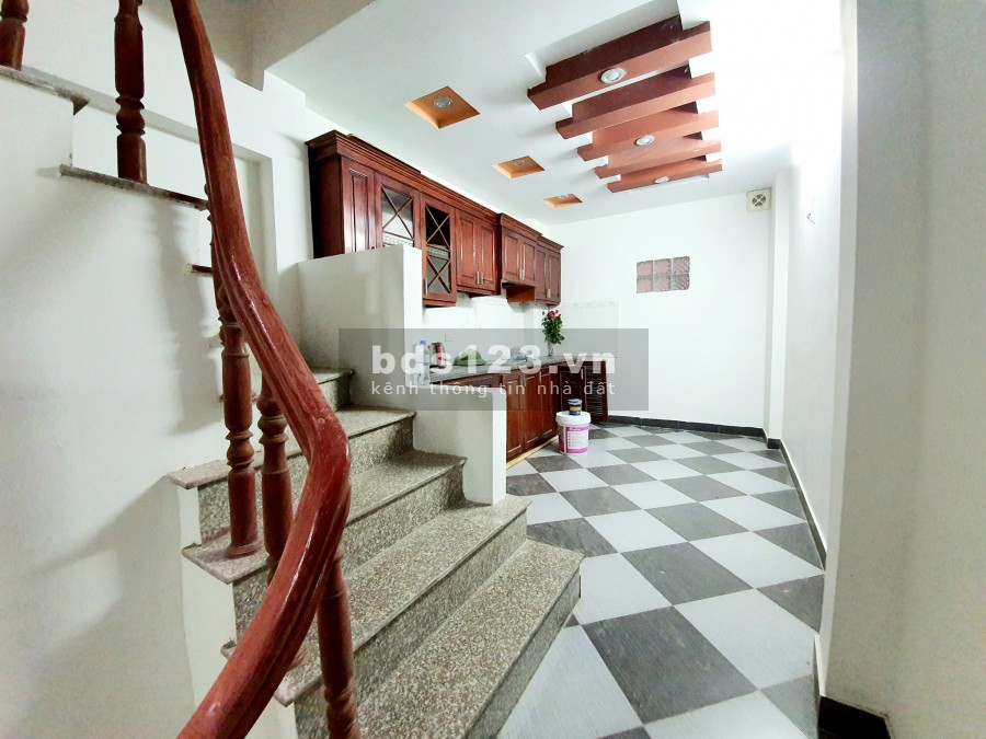 Bán nhà Giải Phóng 38m2, 4 tầng giá 3.25 tỷ lô góc