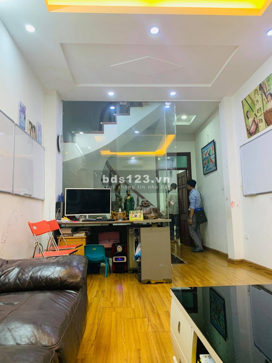 Bán nhà phân lô phố Thái Thịnh, 58m2 *4T, Ôtô tránh 10m, full Nội Thất, kinh doanh, ngõ thông, 2 mặt thoáng