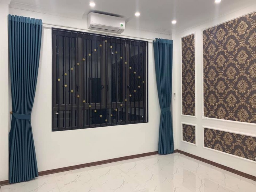 NHỈNH 3.4 TỶ. Diện tích 50m2 nhà 5 tầng, mặt tiền 5.5m, phố Hoàng Mai.