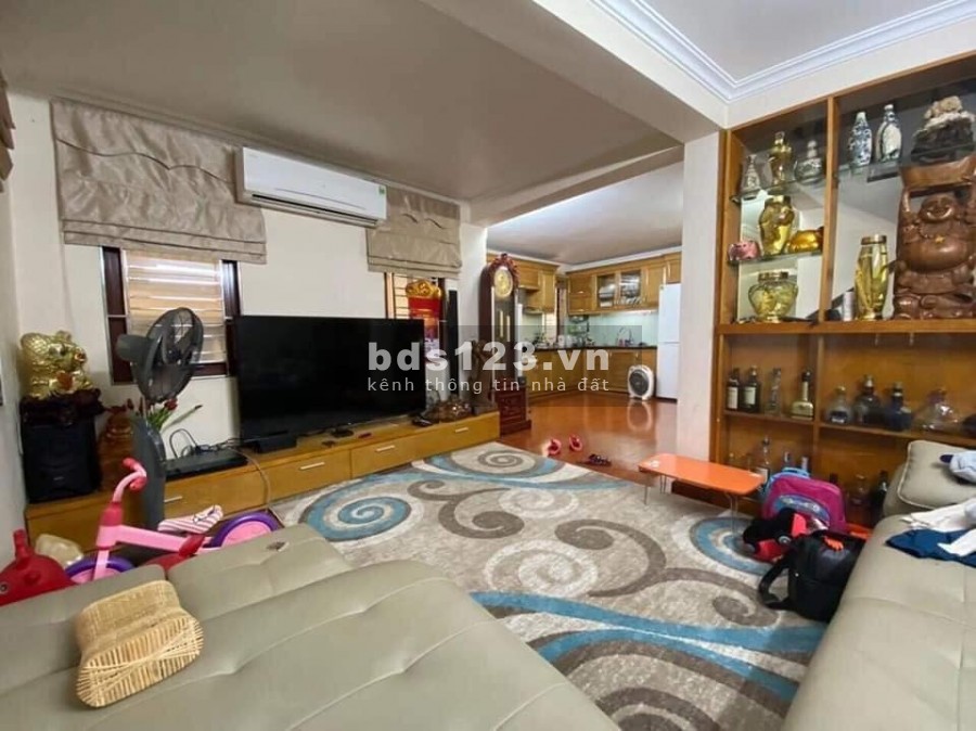 Bán nhà Ao Sen 40m2, 4 tầng lô góc,ngõ thông, ô tô vào nhà, 1 nhà ra phố 4,5 tỷ