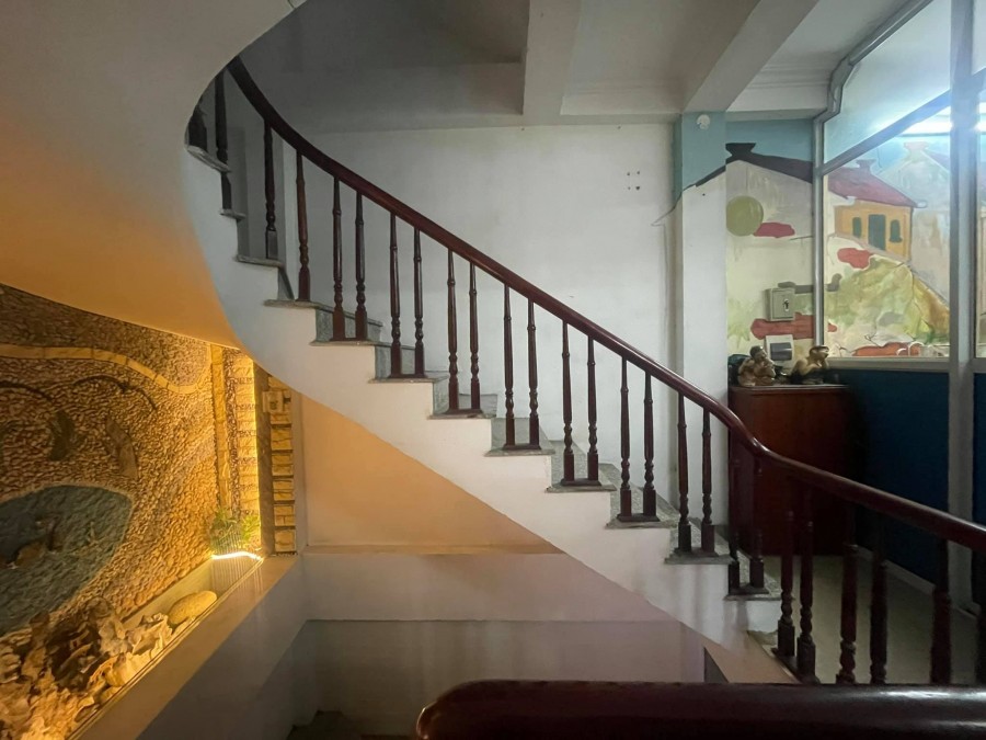 Bán nhà Nguyễn Đình Hoàn-Cầu Giấy, mặt ngõ, lô góc, 71m, mặt tiền 5.3m, chỉ 5 tỷ.