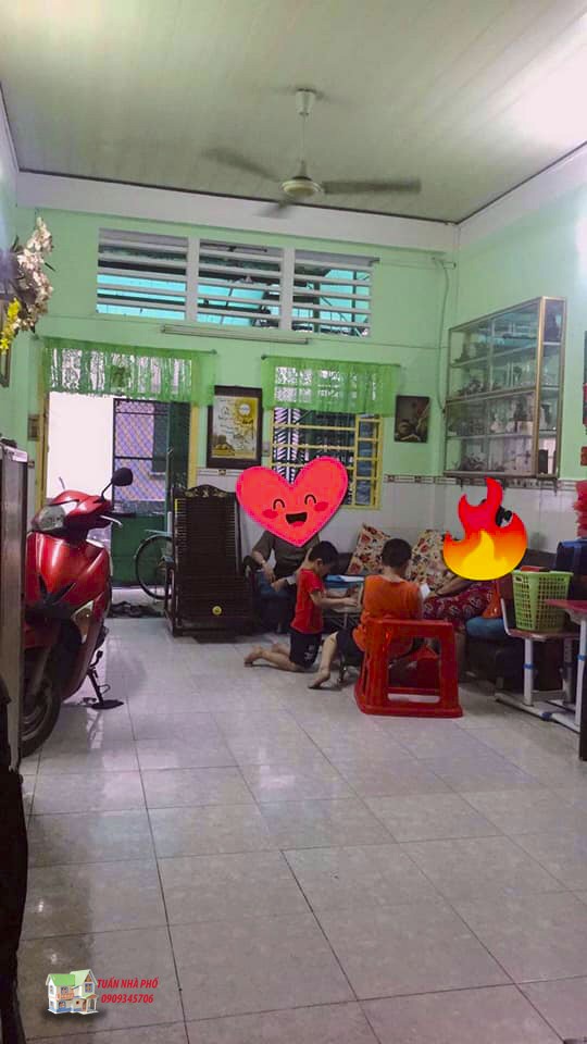 Bán nhà cách chợ Phạm Văn Hai vài căn, 75m2, Quận Tân Bình, 7 tỷ.