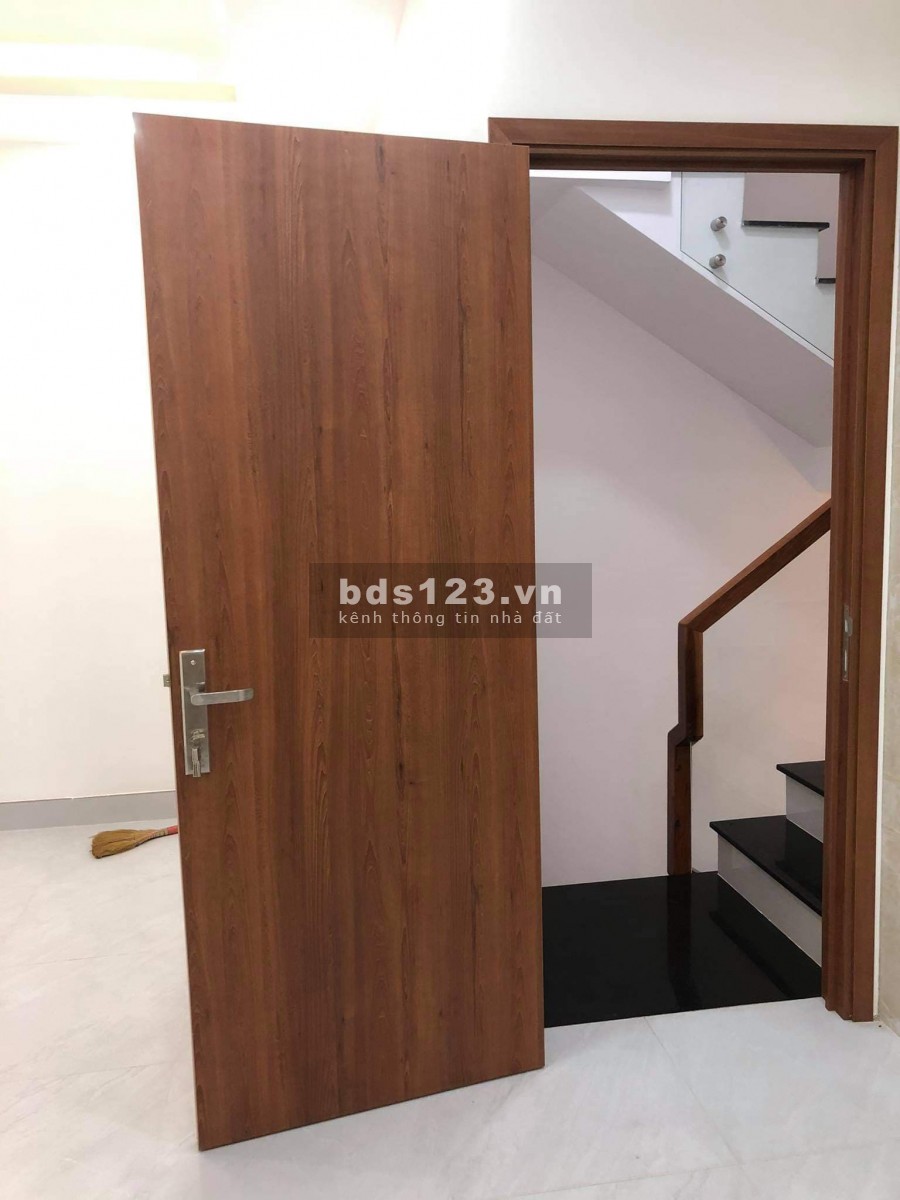 Bán nhà mặt tiền Phạm Văn Đồng Bình Thạnh 42m vuông giá chỉ 8.8 tỷ(thương lượng)