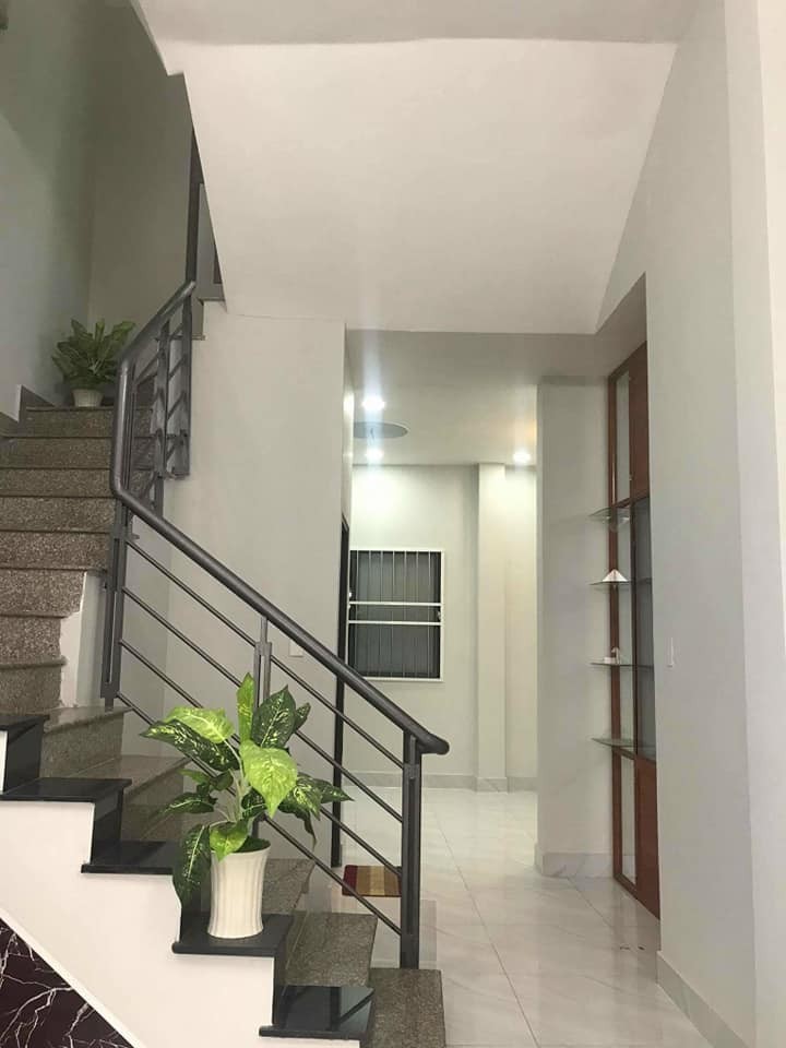 Bán nhà đẹp lung linh giá rẻ đường CMT8, 1trệt 4 lầu, 40m2, 5.5 tỷ