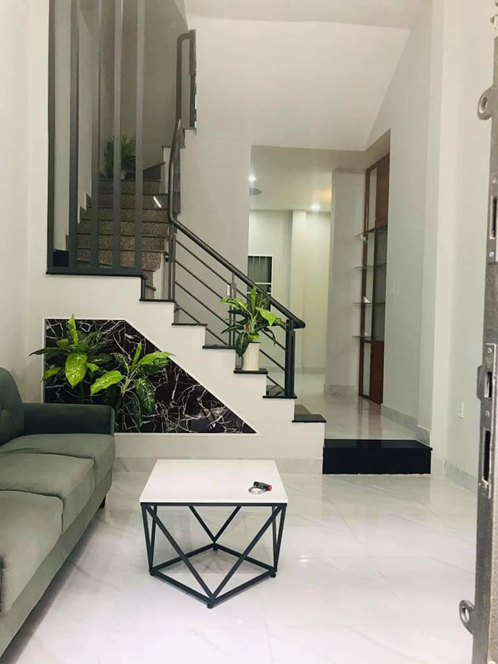 Bán nhà đẹp lung linh giá rẻ đường CMT8, 1trệt 4 lầu, 40m2, 5.5 tỷ