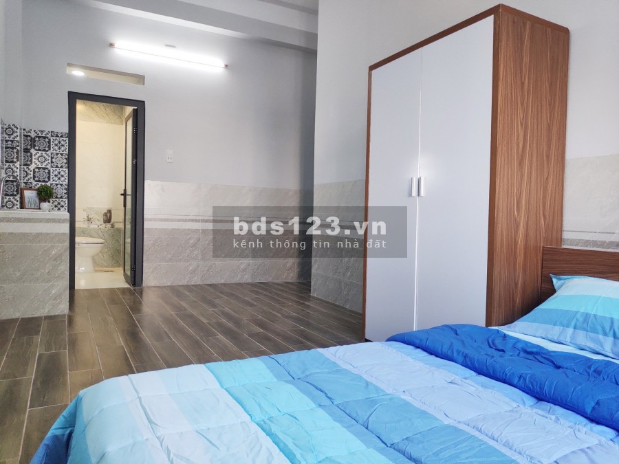 Nhà nguyên căn 1 lửng 3 lầu, 5p ra tới quận 1