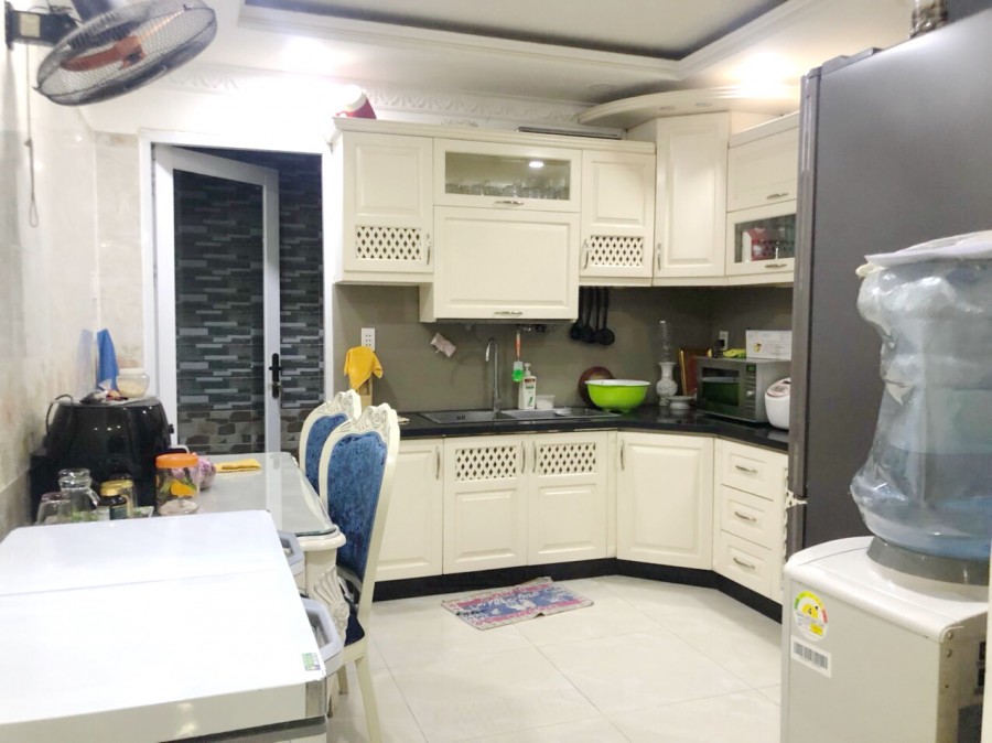 Nhà 65m2, 3 lầu, mặt tiền đường chính Đào Cam Mộc P4 Q8