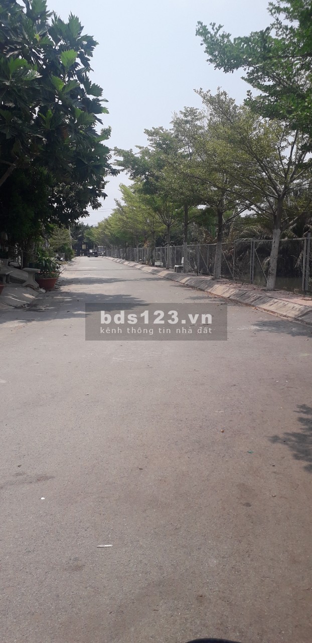 Cho thuê đất, mặt bằng làm kho - bãi, giá tốt, thương lượng chính chủ, xe qua lại nhiều