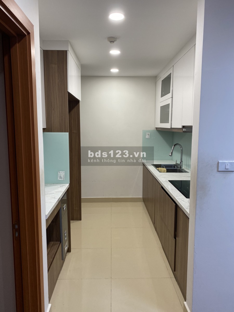 Chính chủ cho thuê căn căn hộ cao cấp Goldmark city 3PN đồ cơ bản dt 100m2, giá 12tr. Liên hệ 0862808803