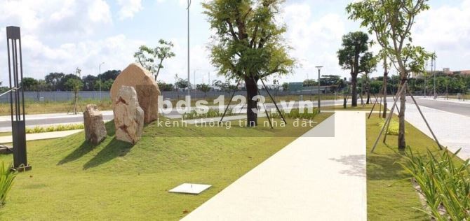Cần bán 340m2 ngay MT quốc lộ 51, thổ cư 100%. Đối diện chợ BÀ RỊA. Chỉ 14,5tr/m2. LH 0931219386