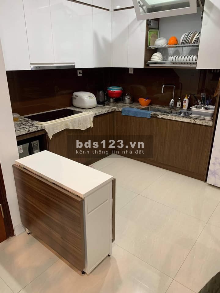Bán nhà Ngọc Lâm Phân lô 45m2*5T Ô tô qua cổng Gần phố Ngõ thông