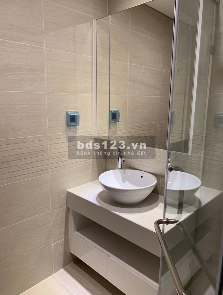 Cho thuê căn hộ Central Field – 219 Trung Kính, 2N, Full, view đẹp, giá chỉ 11tr !
