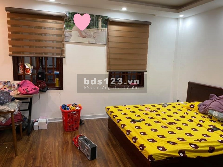 Bán nhà Ngọc Lâm Phân lô 45m2*5T Ô tô qua cổng Gần phố Ngõ thông