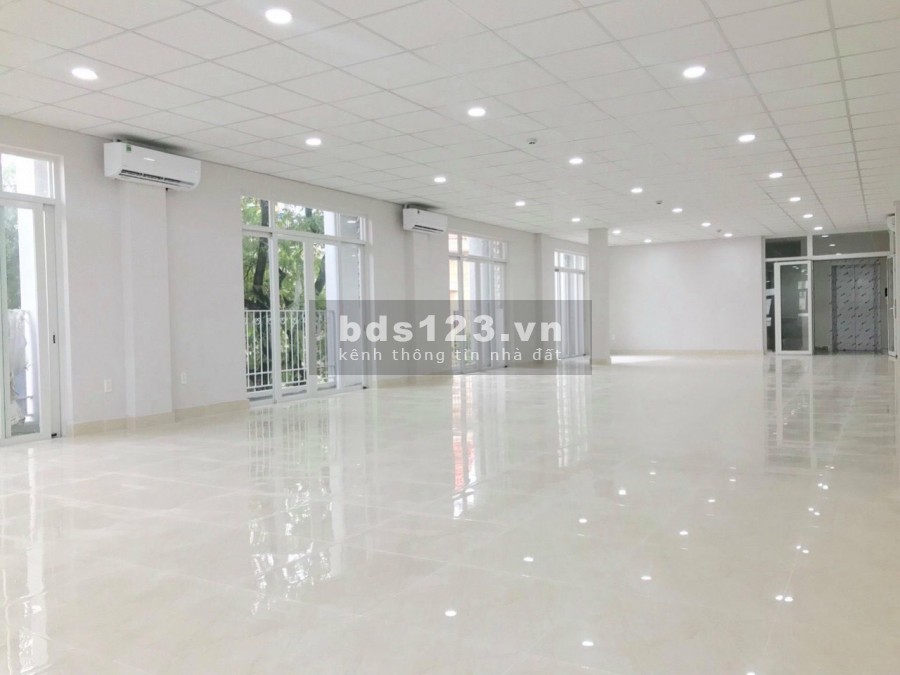 Cho thuê Tòa nhà vp Trần não Bình An 800m2 trệt 2 lầu sàn trống suốt (MS:70.26.48)
