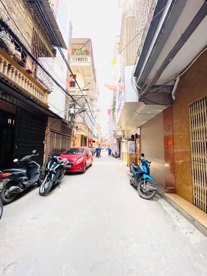 Ngay Hồ Đền Lừ, Tân Mai 40M2 chỉ ~ 5 tỷ, Mặt Ngõ, 2 ô tô tránh, Kinh doanh đỉnh.