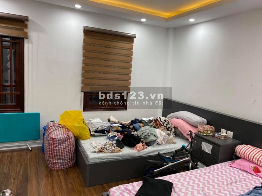 Bán nhà Ngọc Lâm Phân lô 45m2*5T Ô tô qua cổng Gần phố Ngõ thông