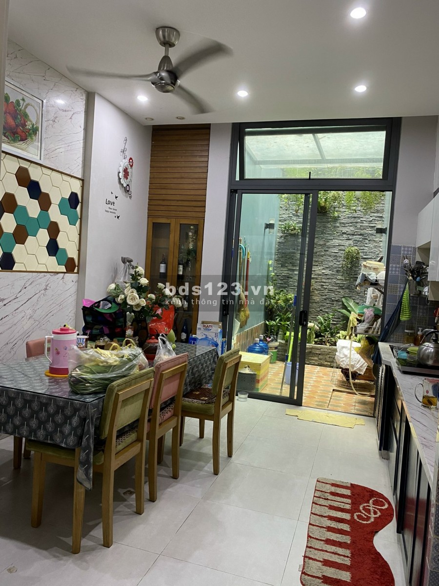 Bán nhà mới tinh, 2ầu, st, mặt tiền Âu Dương Lân, P2Q8
