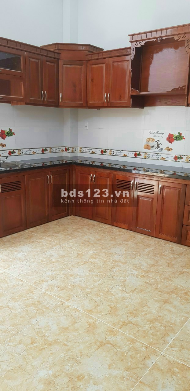 Cần tiền bán gấp nhà hóc môn 52m2 giá 890tr hẻm 4m