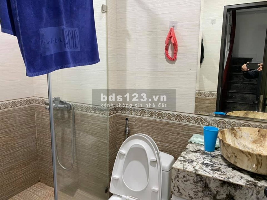 Bán nhà Ngọc Lâm Phân lô 45m2*5T Ô tô qua cổng Gần phố Ngõ thông