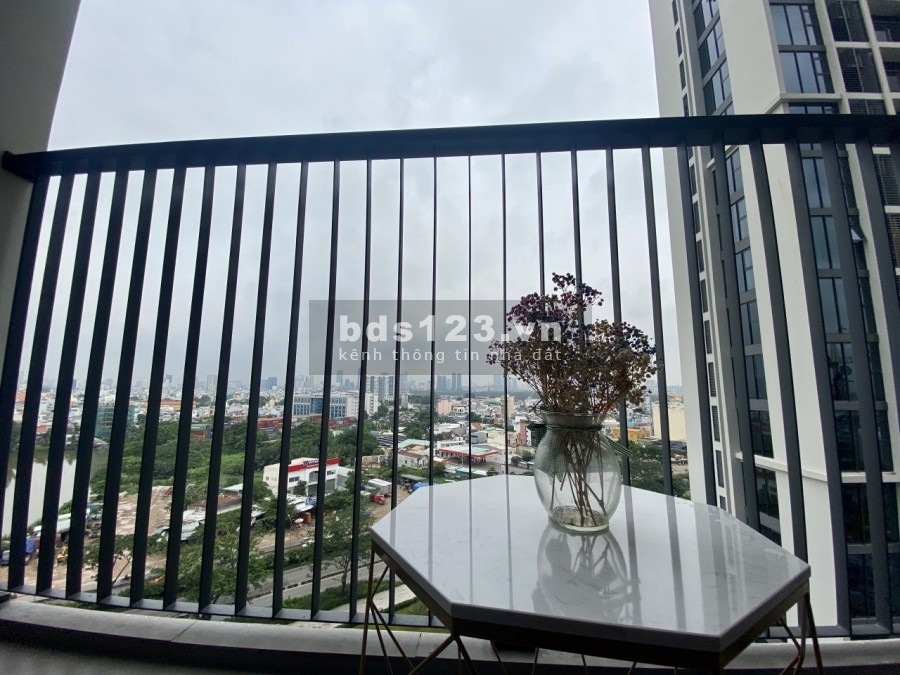 Kẹt tiền cần bán nhanh căn hộ Eco Green 2PN 65m2 view thành phố, lầu cao LH O915488665