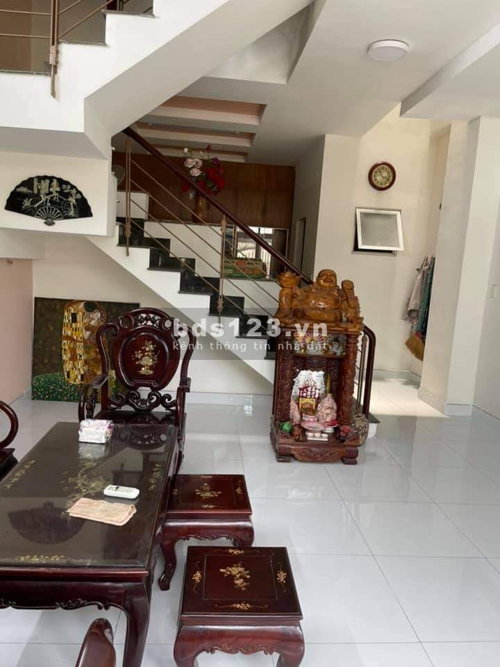 Nhà hiện đại 1 trệt 2 lầu Sân Thượng DT 200m2 Lạc Long Quân Q.Tân Bình 7.8 tỷ