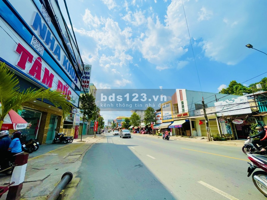 Chỉ cần 800 triệu anh/chị đã sở hữu được lô đất 1000m2 vị trí cực đẹp ngay mặt tiền đường Phước Bình