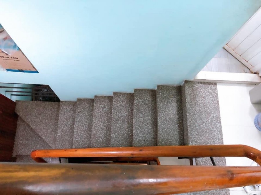 Bán Nhà Q10 . 30m2 5 tầng Giá Sốc chỉ 6,4 tỷ