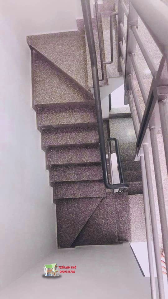 Bán nhà đẹp lung linh, giá rẻ đường CMT8, 1trệt 4 lầu, 40m2, giá 5.5 tỷ