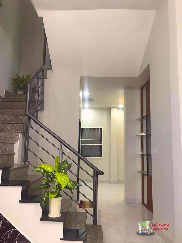 Bán nhà đẹp lung linh, giá rẻ đường CMT8, 1trệt 4 lầu, 40m2, giá 5.5 tỷ