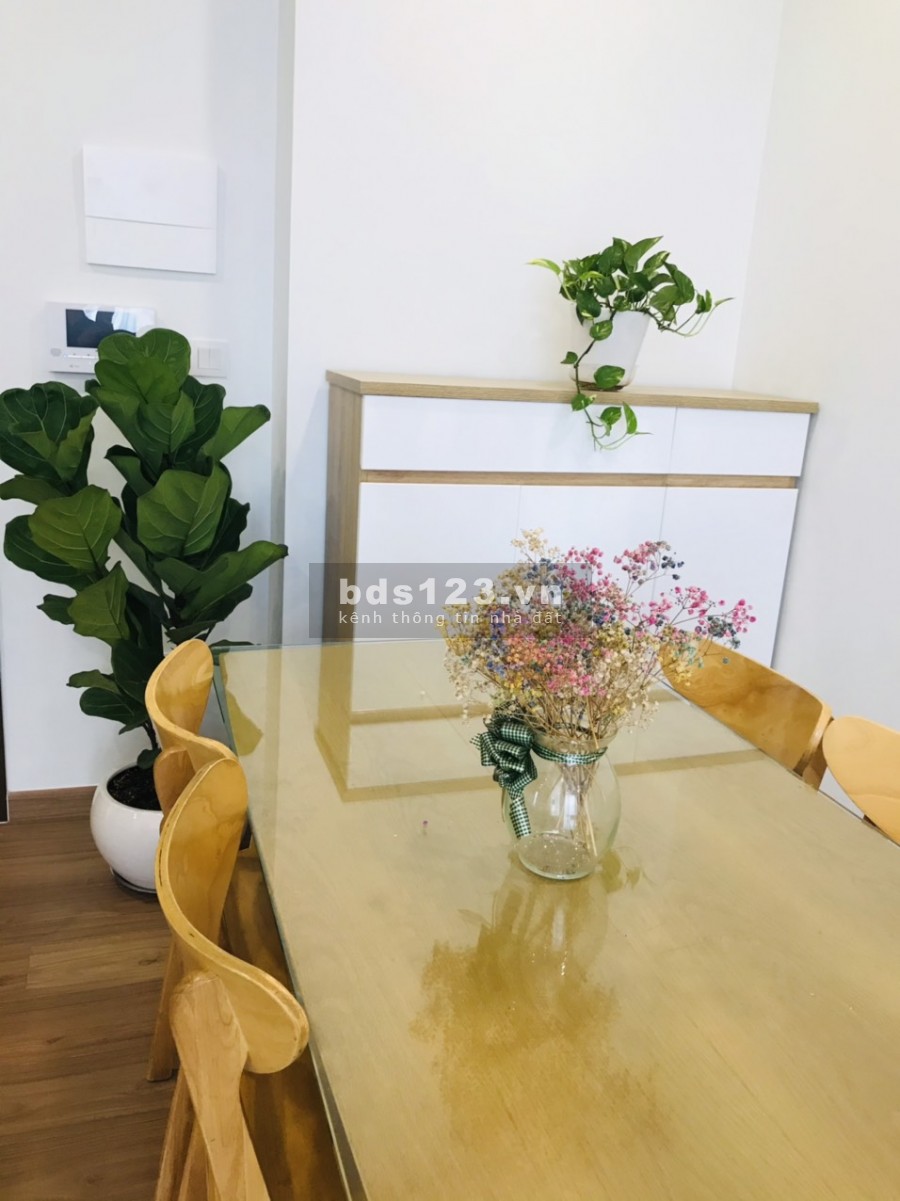 Kẹt tiền cần bán nhanh căn hộ Eco Green 2PN 65m2 view thành phố, lầu cao LH O915488665