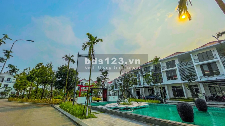 HÀNG CỰC PHẨM NHÀ 3 TẦNG ROYAL PARK HƯỚNG ĐÔNG BAO THUẾ