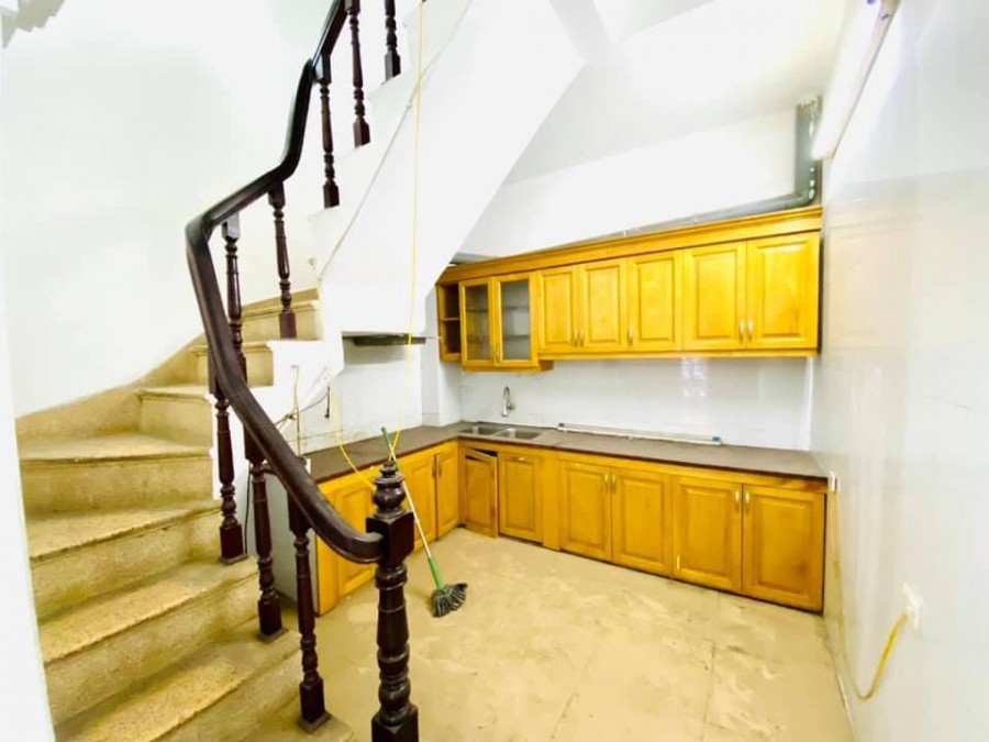 Ngay Hồ Đền Lừ, Tân Mai 40M2 chỉ ~ 5 tỷ, Mặt Ngõ, 2 ô tô tránh, Kinh doanh đỉnh.