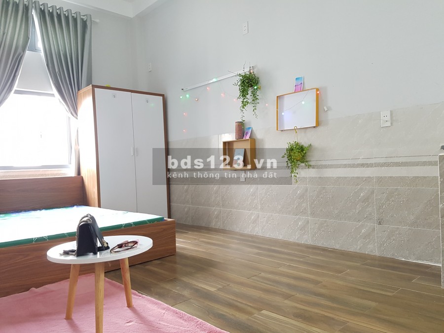 Nhà nguyên căn 1 lửng 3 lầu, 5p ra tới quận 1