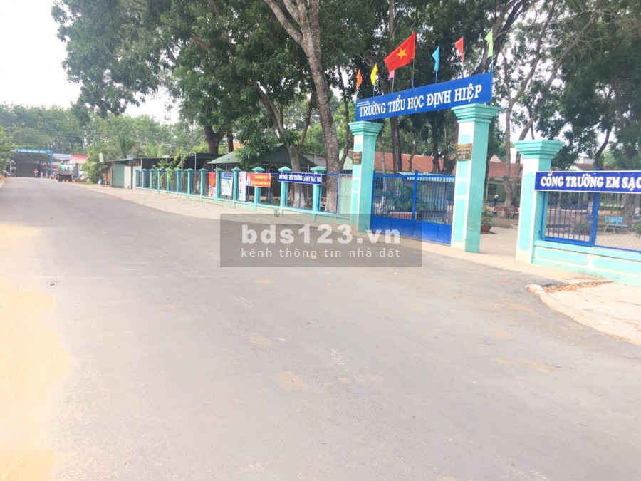 Chính Chủ BÁN gấp 3 miếng đất DT 5x21 GIÁ 570Tr. Sổ Riêng . Hỗ Trợ 3 Bên