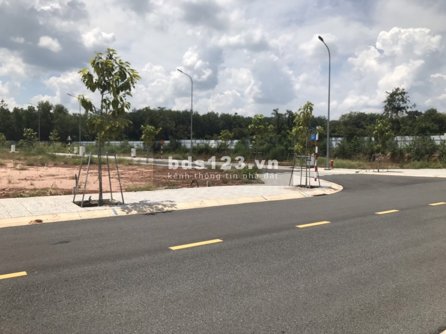 Chính Chủ BÁN gấp 3 miếng đất DT 5x21 GIÁ 570Tr. Sổ Riêng . Hỗ Trợ 3 Bên