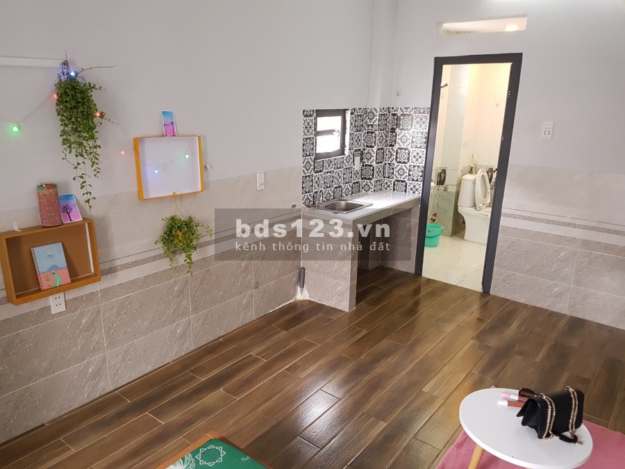Nhà nguyên căn 1 lửng 3 lầu, 5p ra tới quận 1