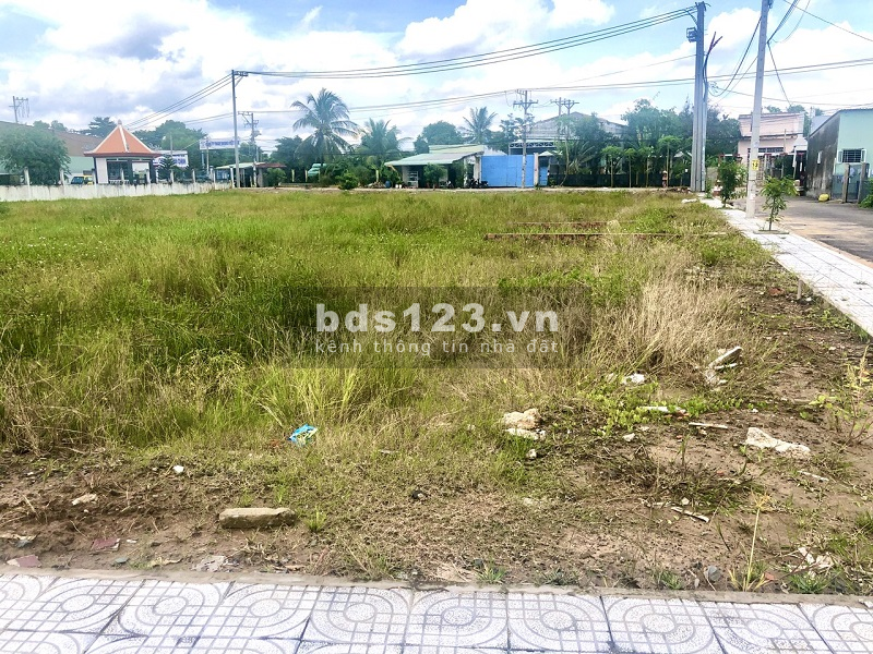 Cần bán lô đất 5x33m giá TT 560tr gần Tân Đức, SHR thổ cư 100%