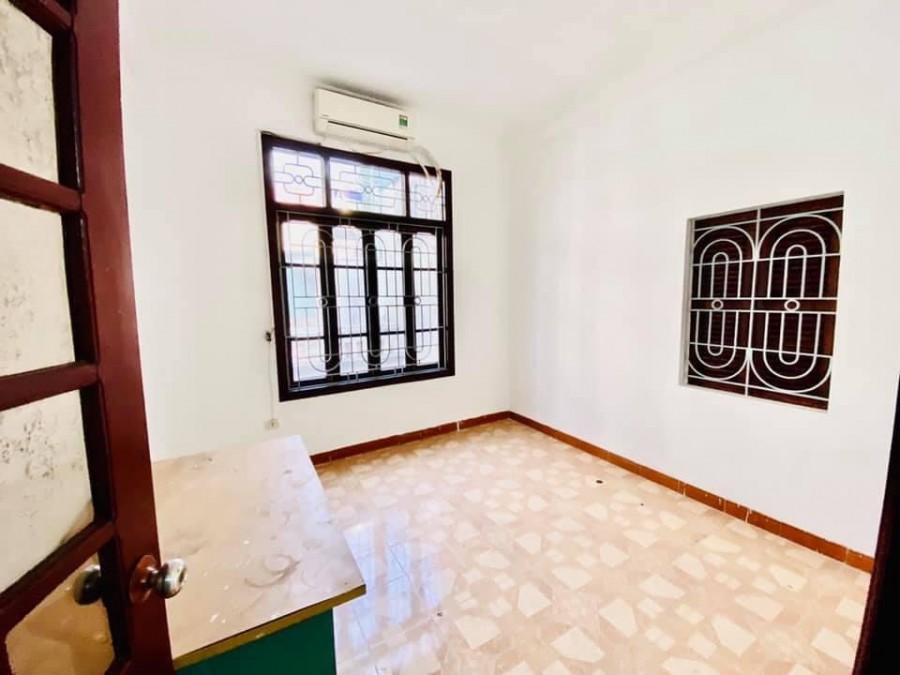 Ngay Hồ Đền Lừ, Tân Mai 40M2 chỉ ~ 5 tỷ, Mặt Ngõ, 2 ô tô tránh, Kinh doanh đỉnh.