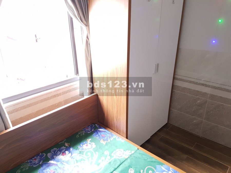 Nhà nguyên căn 1 lửng 3 lầu, 5p ra tới quận 1