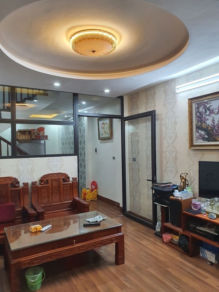 Bán gấp nhà mới phố Nguyễn Cảnh Dị, DT 46Mx 5 Tầng, ở ngay, nội thất sang, 3.3 tỷ