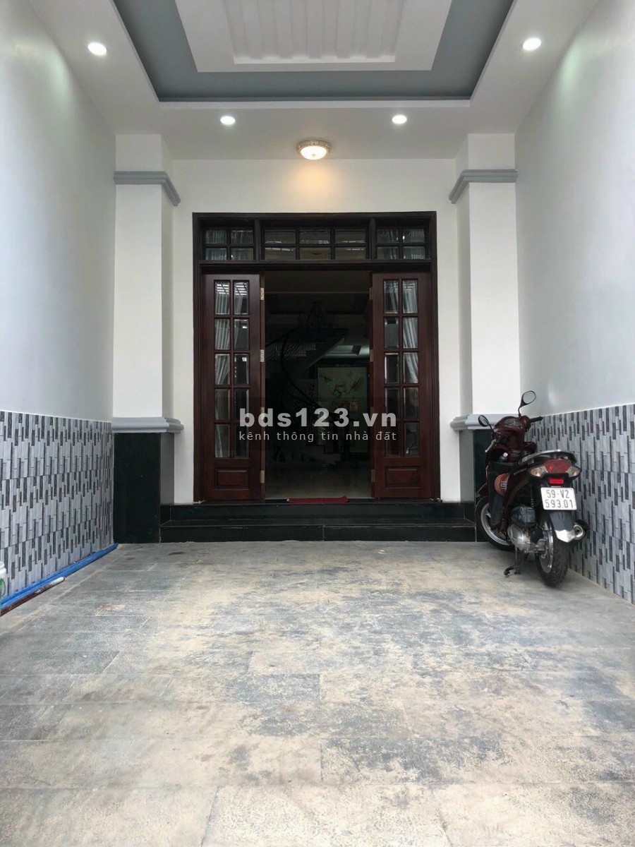 HXH, cách một căn ra mặt tiền, Tân Bình, 6,4 tỷ