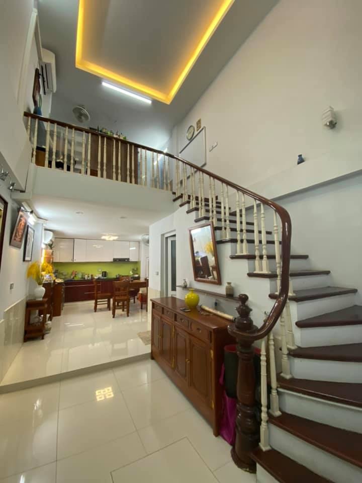 Bán nhà Lạc Long Quân 5T 4.5 tỷ NHÀ ĐẸP -NGÕ ÔTÔ-NỞ HẬU