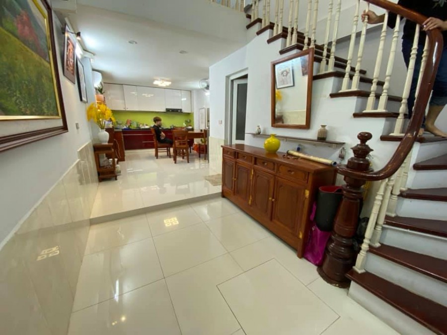 Bán nhà Lạc Long Quân 5T 4.5 tỷ NHÀ ĐẸP -NGÕ ÔTÔ-NỞ HẬU
