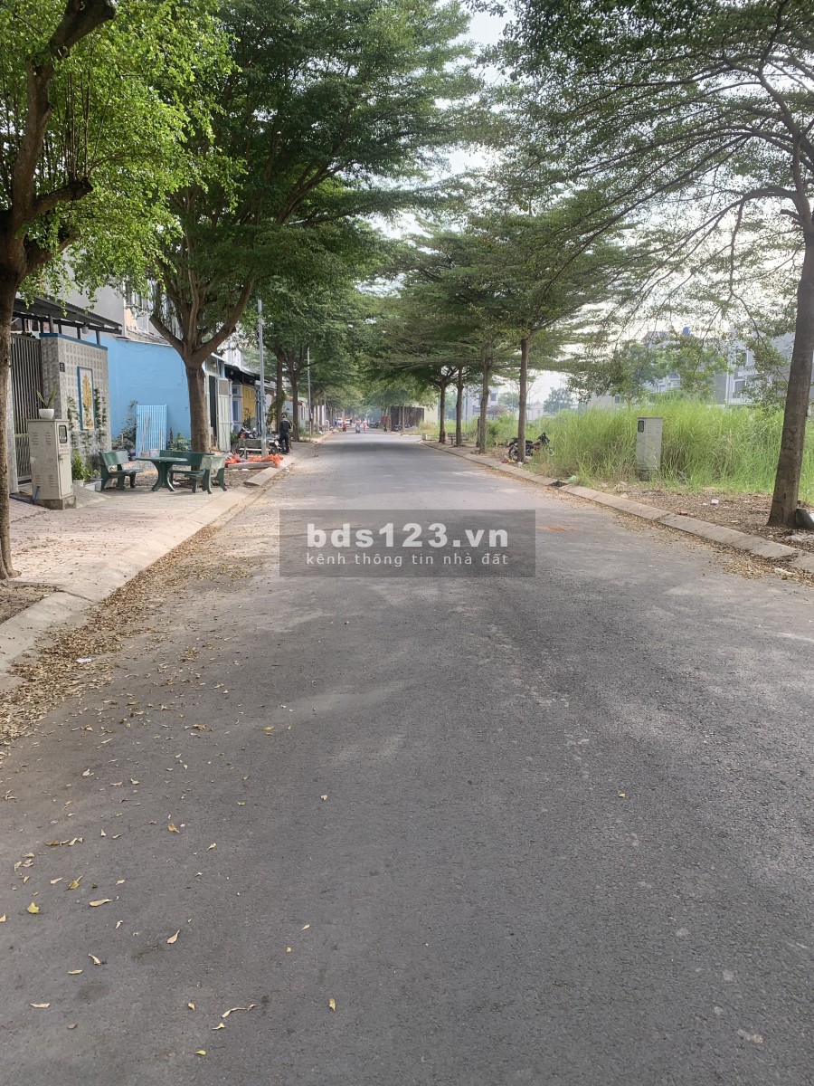 Nhà ngộp ra nhanh 5x20m2 sổ hồng chính chủ