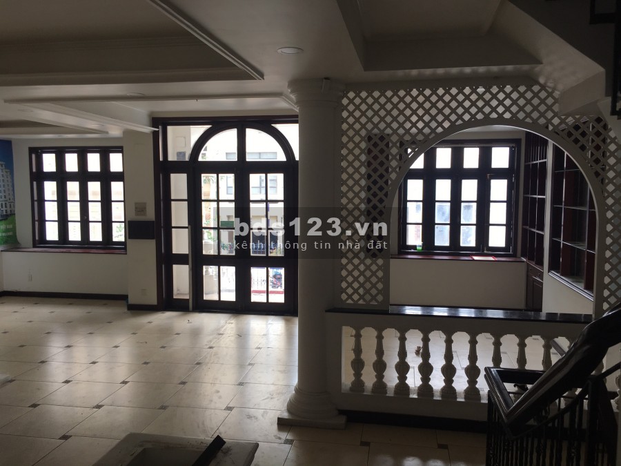 Cho thuê nhà nguyên căn số 10/8 Phan Đình Giót, P2 Tân Bình- 11x23m trệt 2.5 lầu cầu thangh và WC ở 1 bên nhà(như hình)