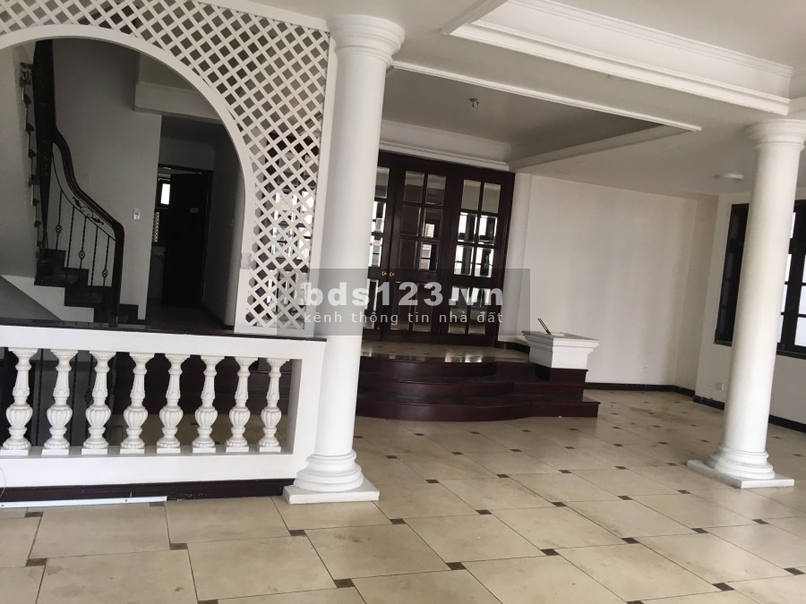 Cho thuê nhà nguyên căn số 10/8 Phan Đình Giót, P2 Tân Bình- 11x23m trệt 2.5 lầu cầu thangh và WC ở 1 bên nhà(như hình)
