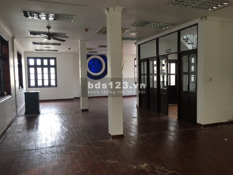 Cho thuê nhà nguyên căn số 10/8 Phan Đình Giót, P2 Tân Bình- 11x23m trệt 2.5 lầu cầu thangh và WC ở 1 bên nhà(như hình)