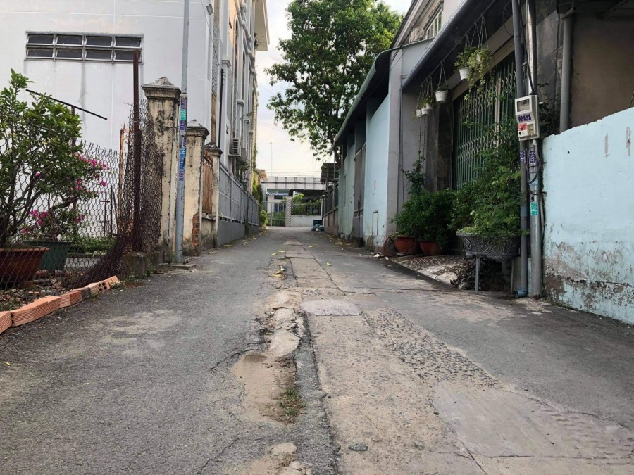 Bán lô đất 99m2 SHR thổ cư tặng nhà cấp 4, gần chợ Tân Phong